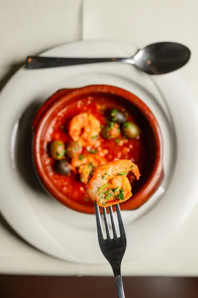 Gambas in Tomatensauce im Tontöpfchen