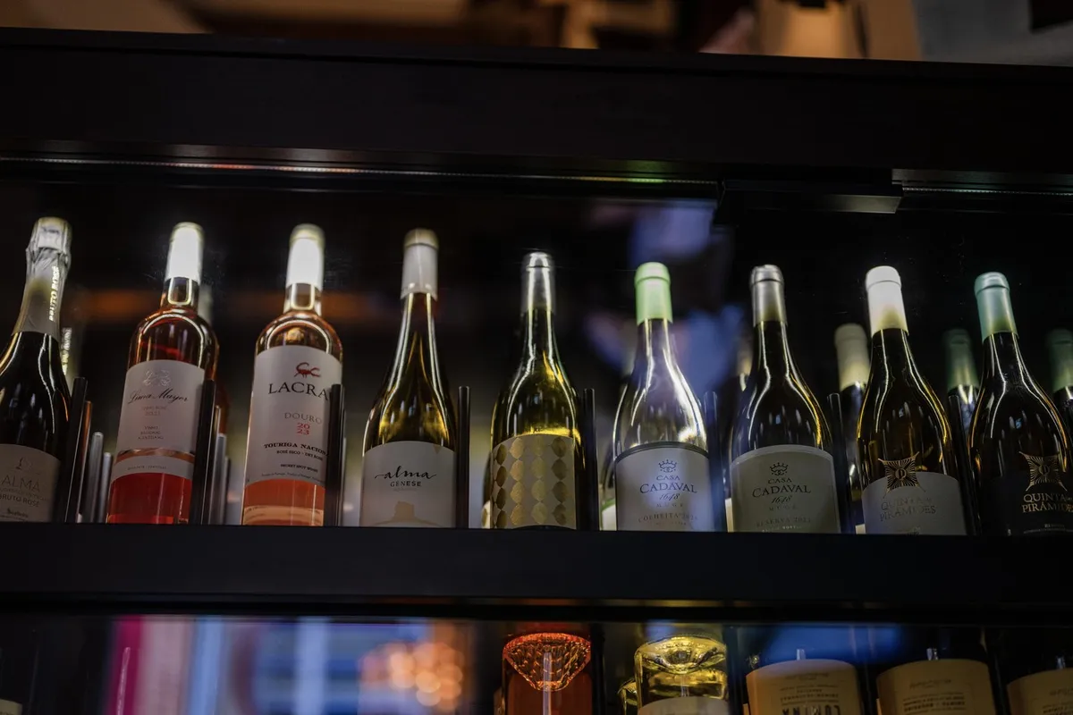 Der Weinschrank des Restaurante Porto